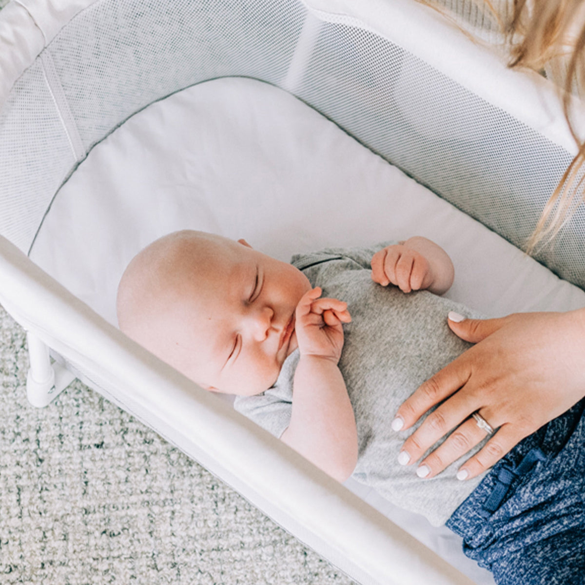 Drap housse blanc pour lit bébé portable - Le Coin Bébé