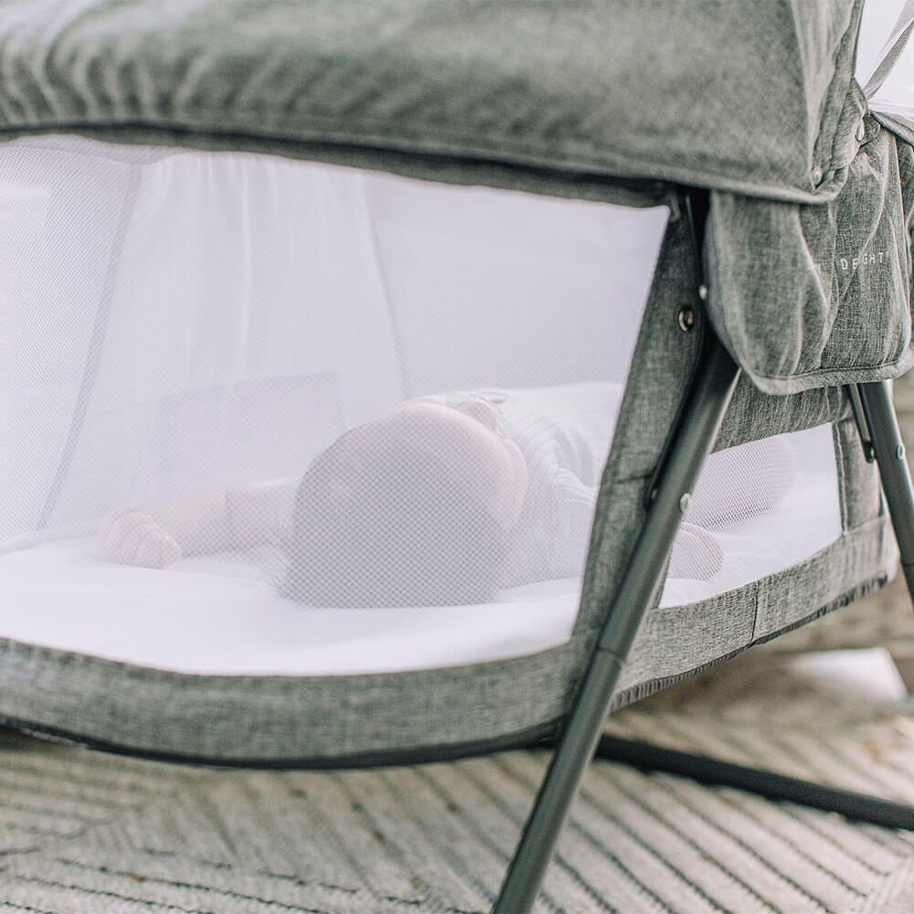Lit bébé portable à bascule avec moustiquaire - Le Coin Bébé